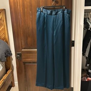 Never worn, Banana Republic Wide Leg Trousers 
Size Large